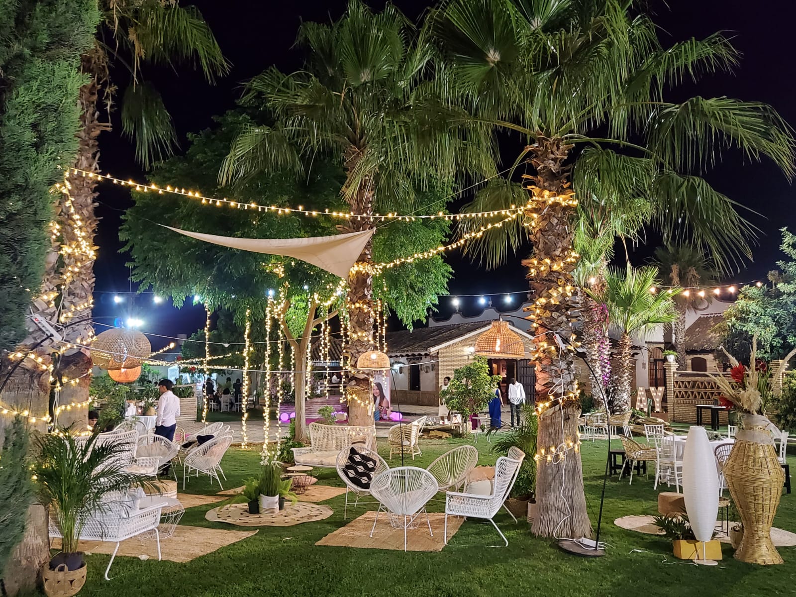 Evento nocturno en exteriores